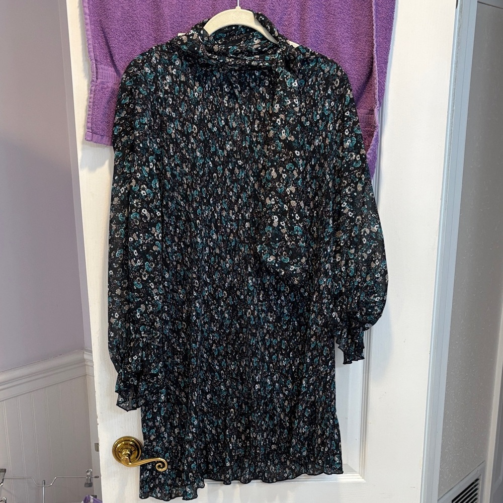 NWT Zara Black and Blue Floral Blouse